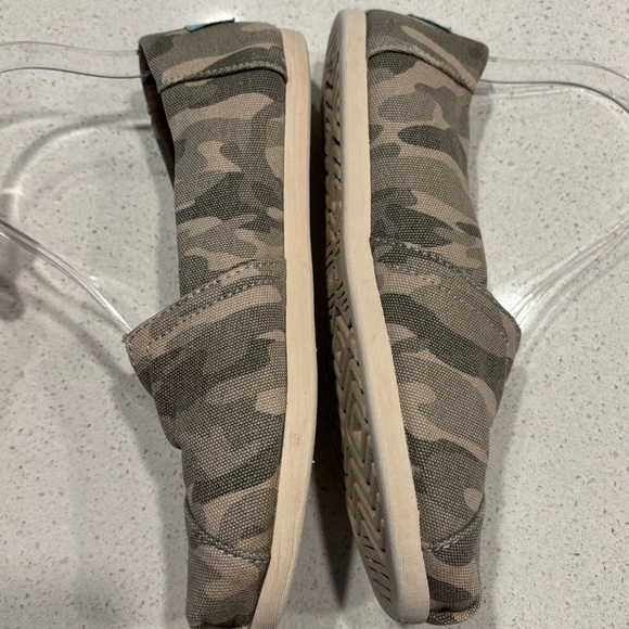 Toms | Camouflage Canvas Loafers - Picture 7 of 7
